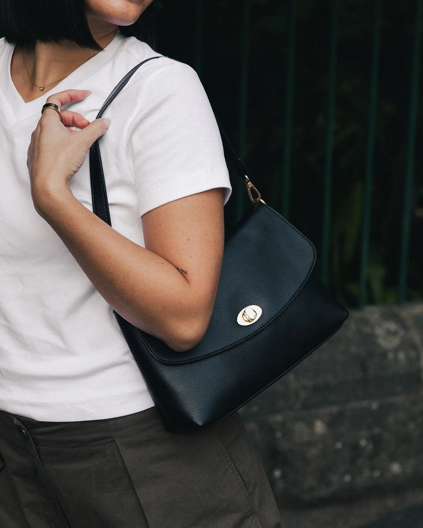 Nisha Shoulder Bag (Black)