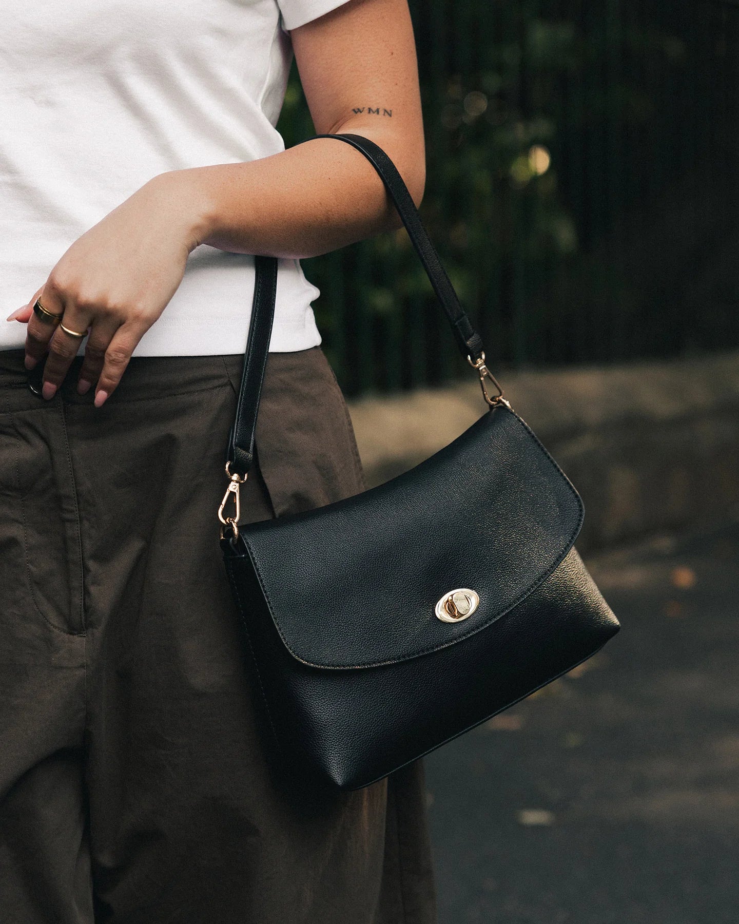 Nisha Shoulder Bag (Black)