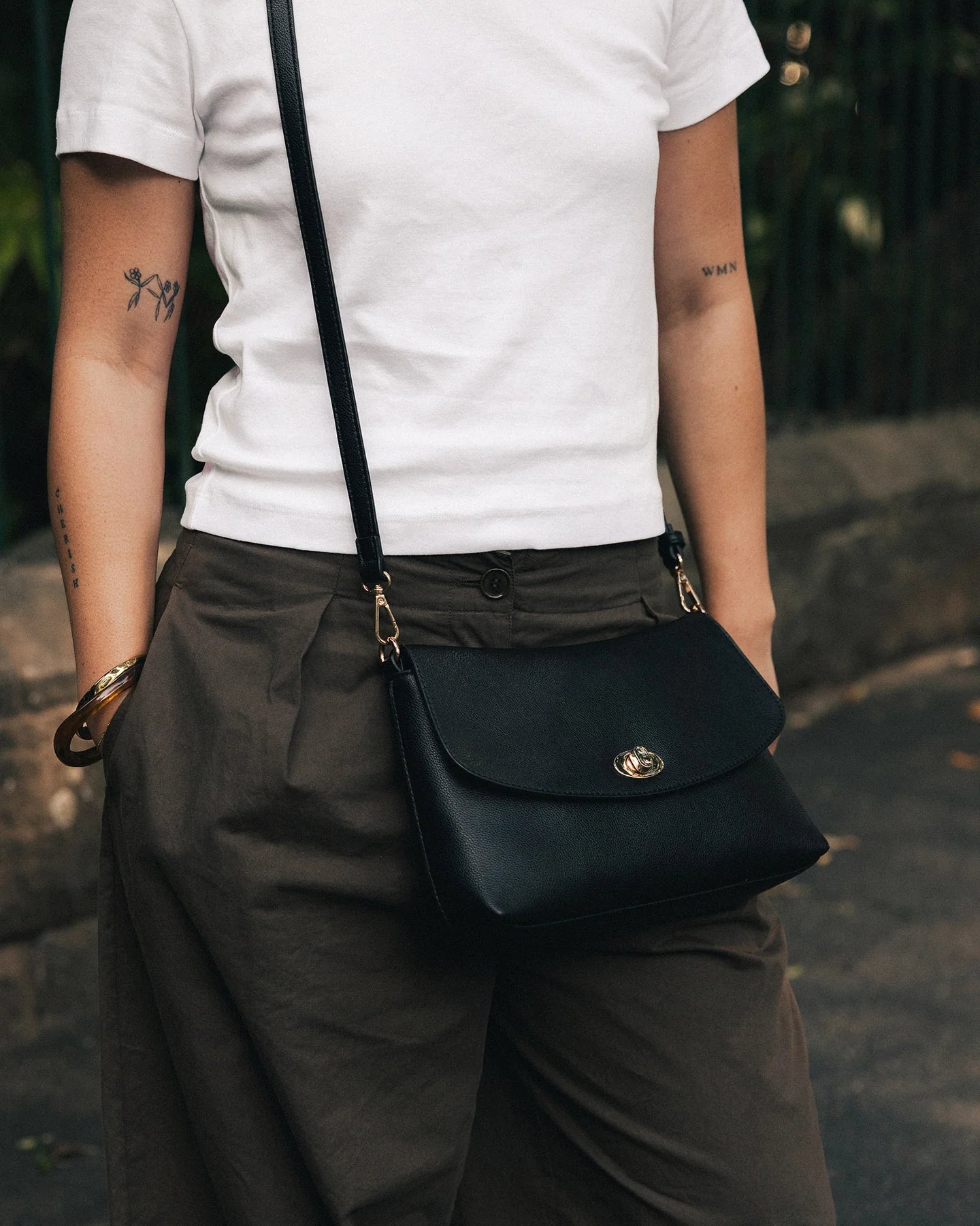 Nisha Shoulder Bag (Black)