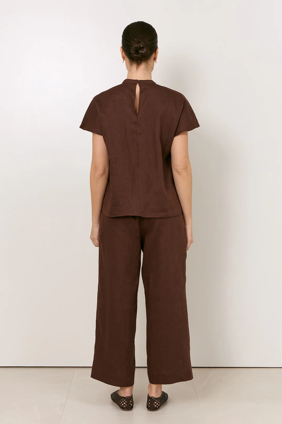Alice Dolman Short Sleeve Linen Top (Chocolate)