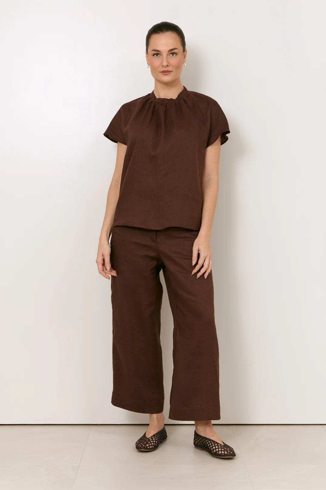 Alice Dolman Short Sleeve Linen Top (Chocolate)