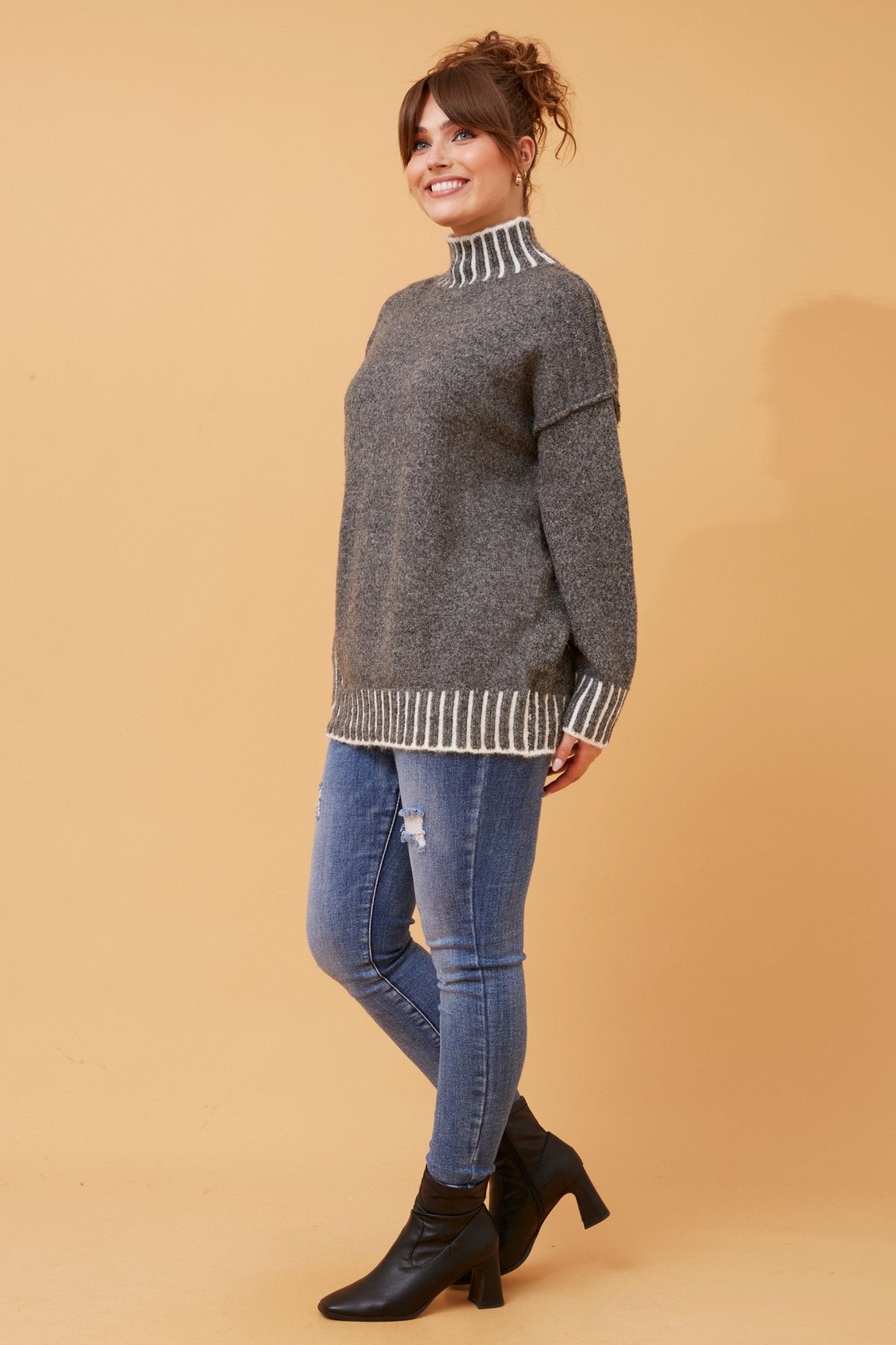 Cas Blanket Stitch Pullover (Black) - Something For Me​​