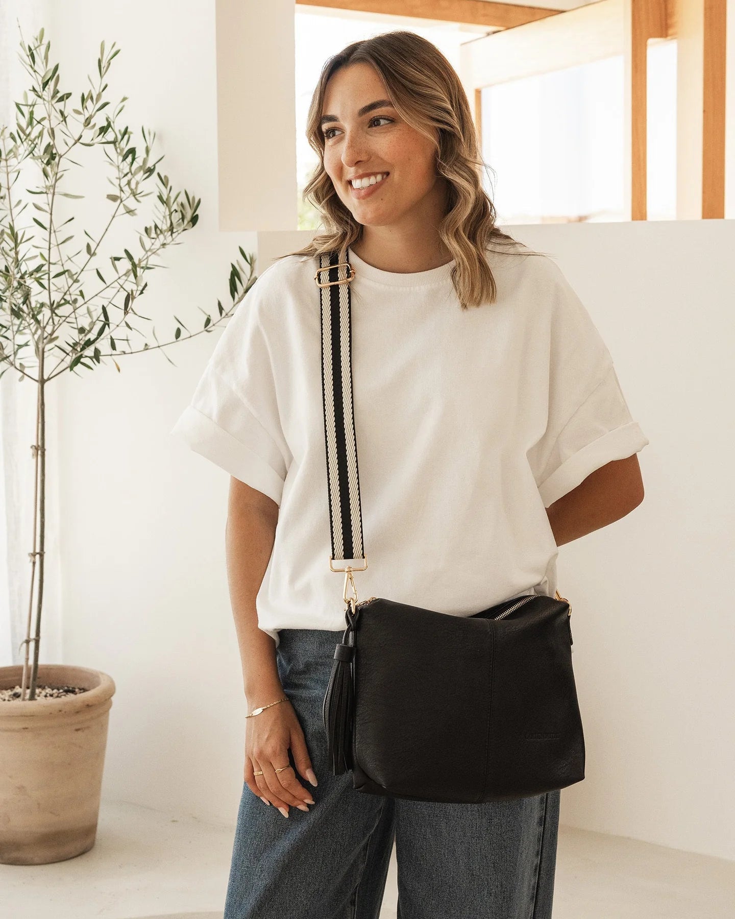 Daisy Stripe Crossbody Bag (Black) - Something For Me​​