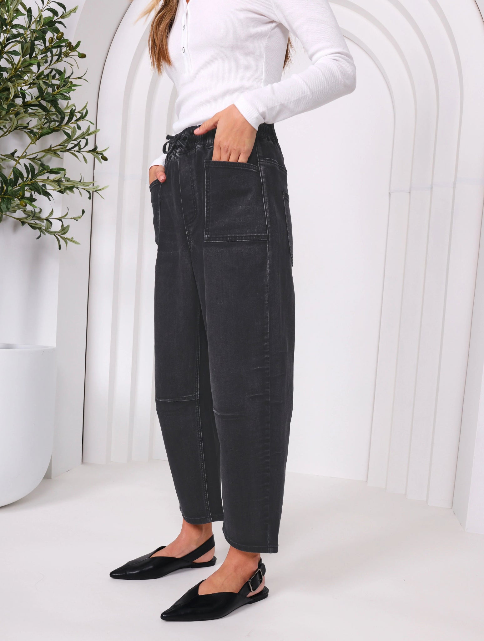 Leo Barrel Jeans (Black) - Something For Me​​