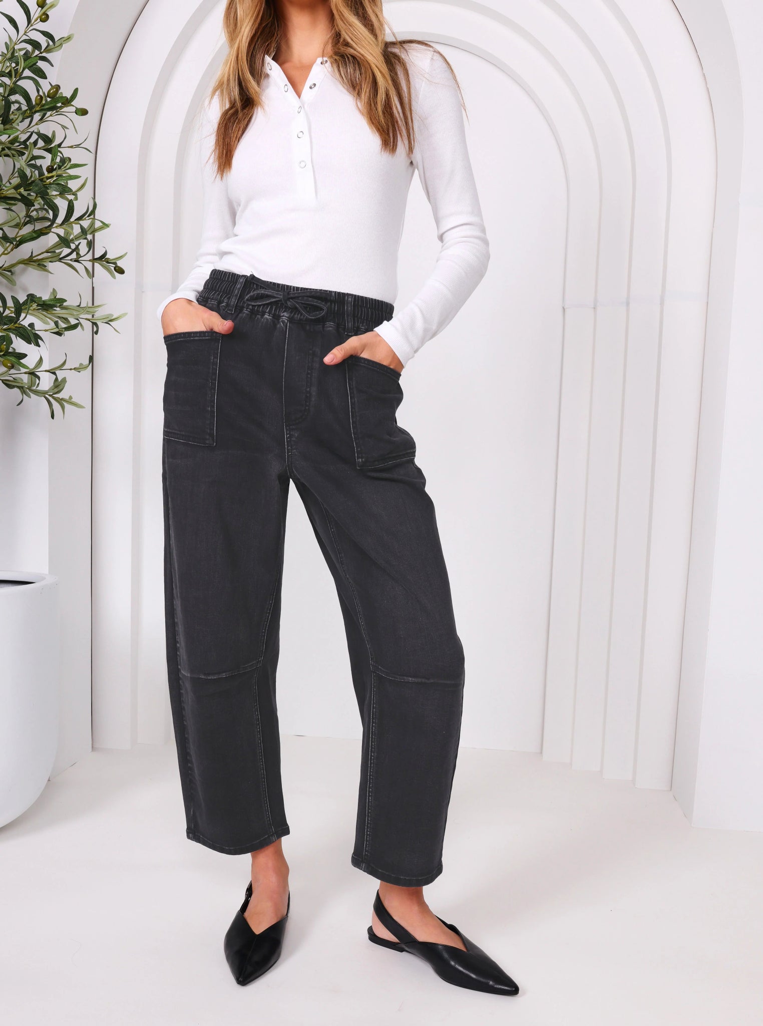 Leo Barrel Jeans (Black) - Something For Me​​