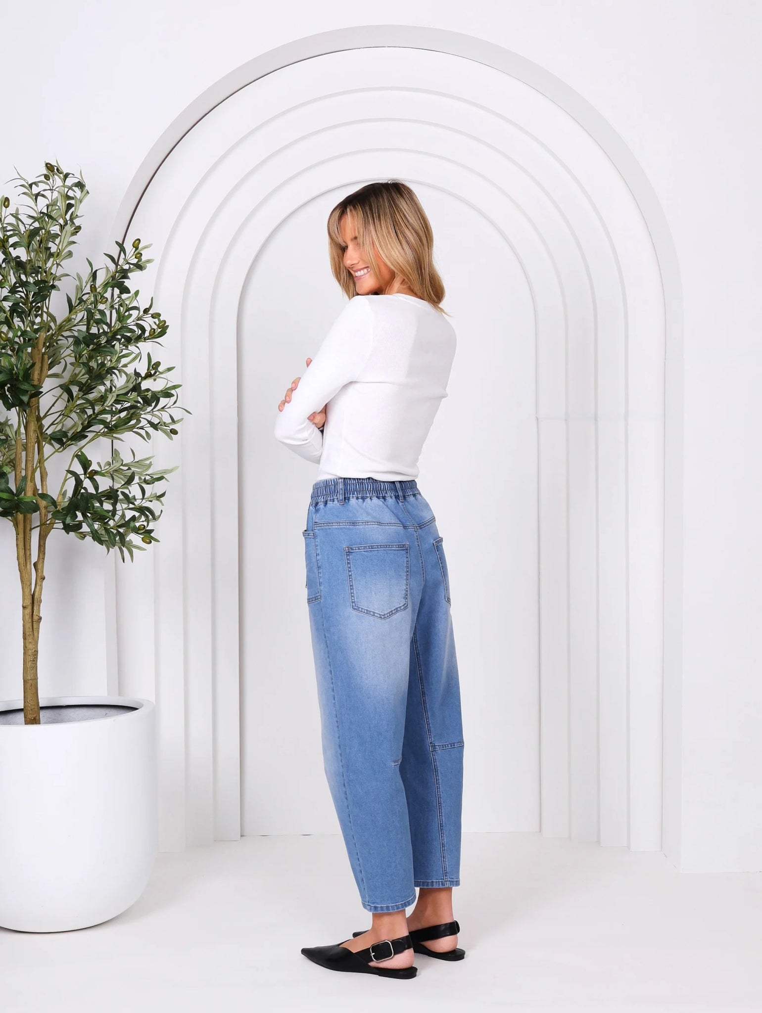 Leo Barrel Jeans (Blue) - Something For Me​​