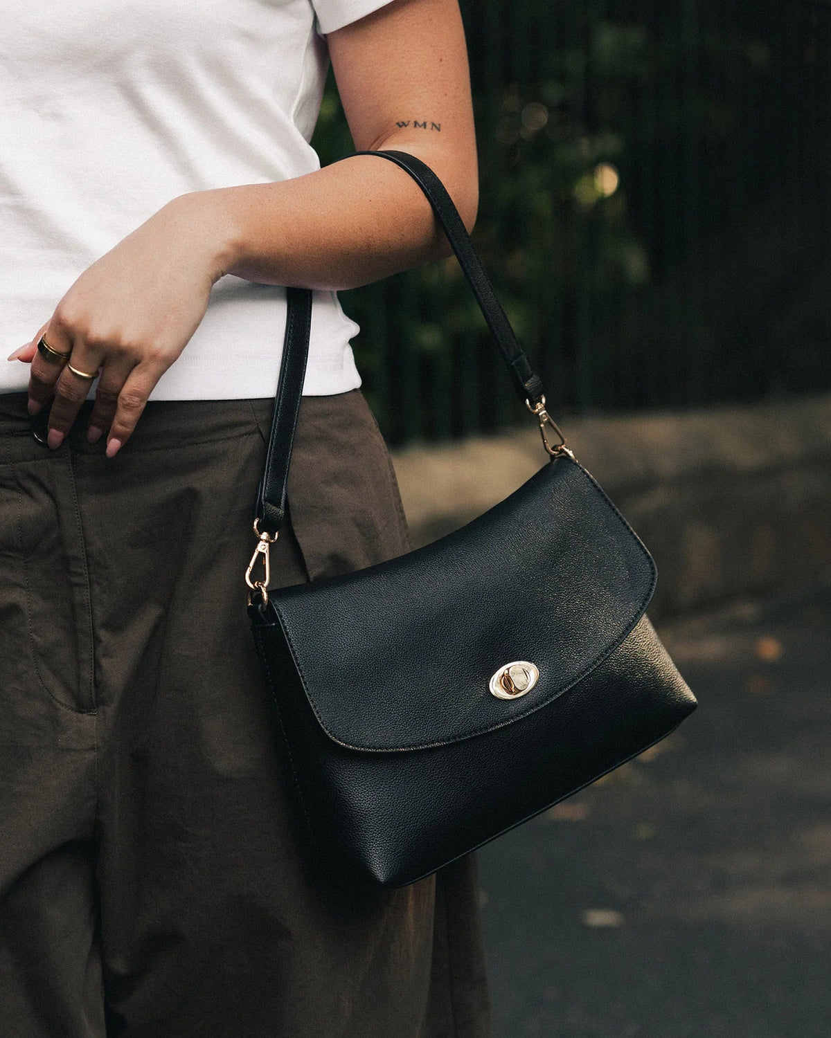 Nisha Shoulder Bag (Black) - Something For Me​​